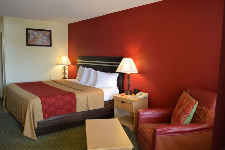 1 King Bed (7 of 12)
