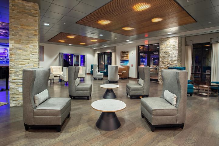 Entrance & Lobby
