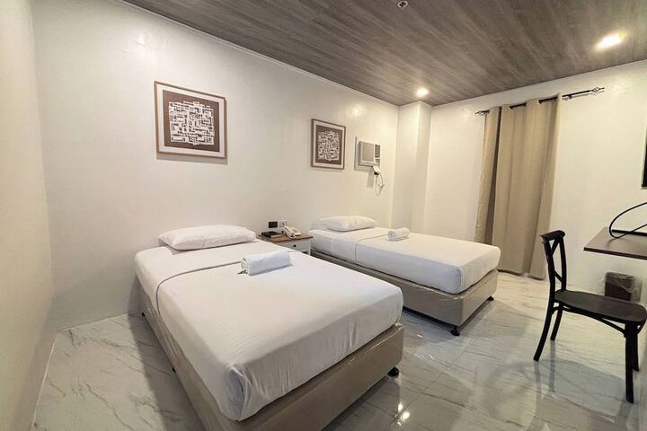 Room 30 of 96