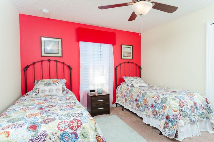 Room 10 of 33