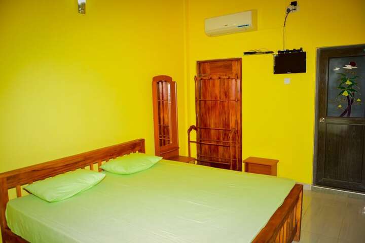Room 2 of 17