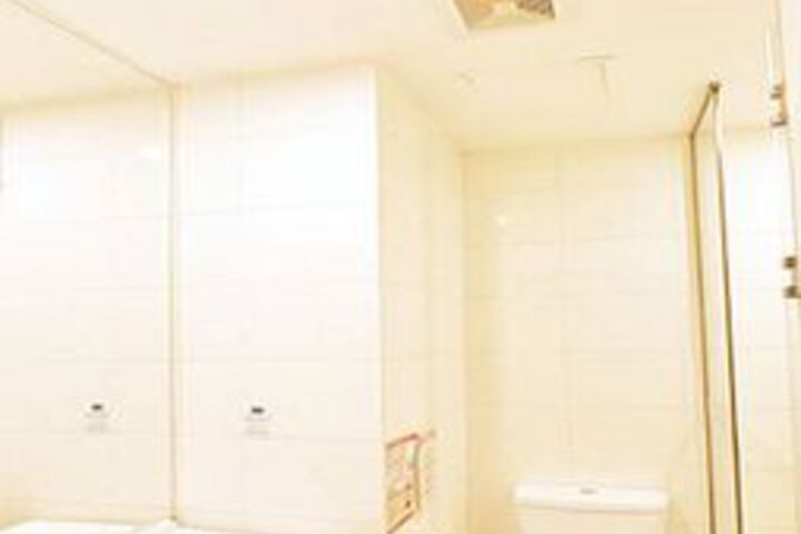 Room 2 of 25