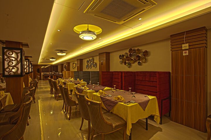 Dining 13 of 25