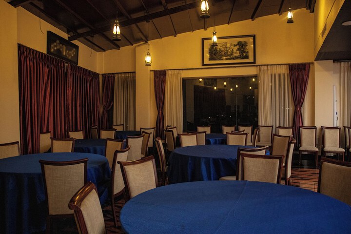 Ballroom/Hall 26 of 32