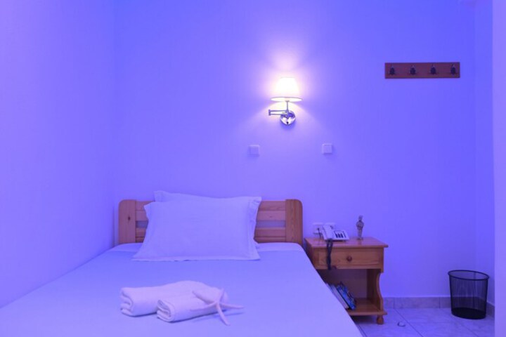 Room 16 of 42