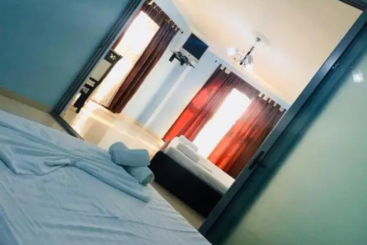Room 2 of 6