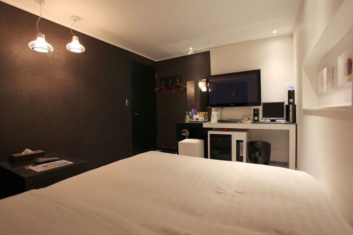 Room 48 of 92