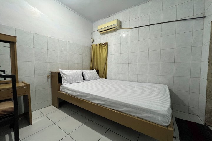 Room 10 of 13