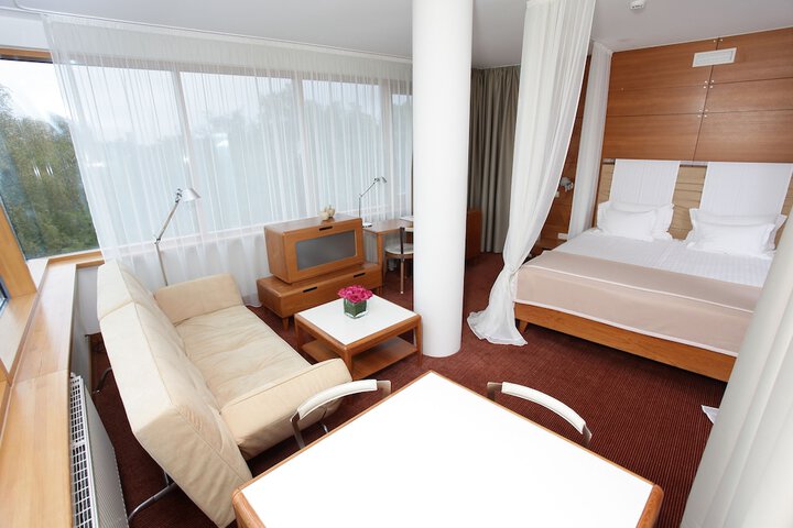 Room 27 of 158
