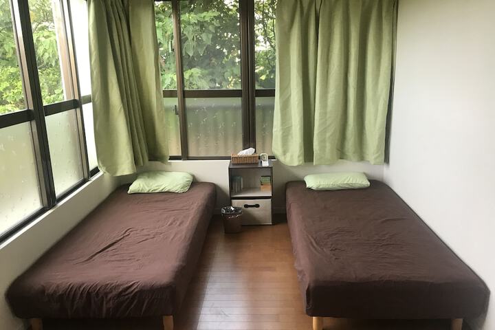 Room 4 of 25