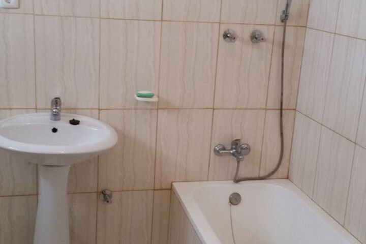 Room 10 of 11