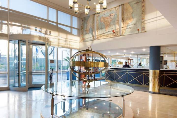 Entrance & Lobby