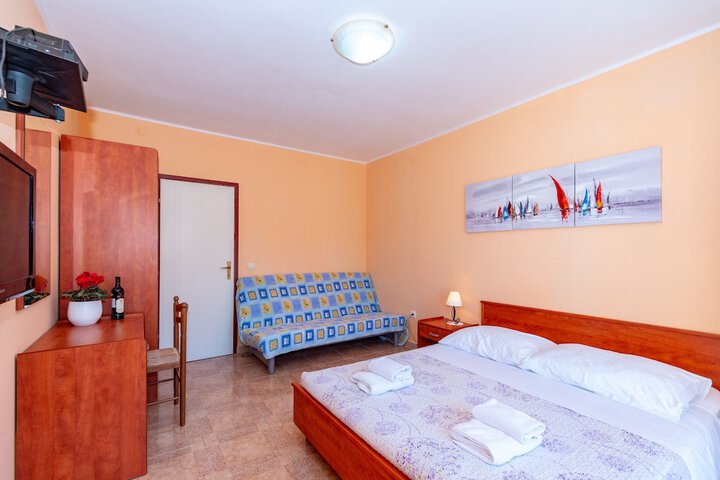Room 10 of 43