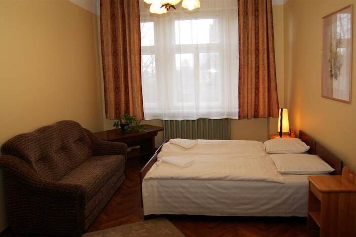 Room 4 of 40