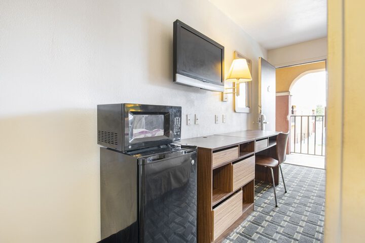 Standard Room, King or Two Doubles (8 of 10)