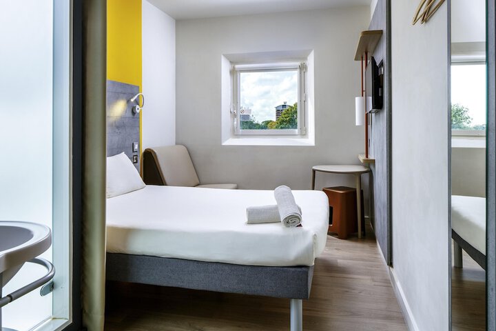 Room 12 of 44