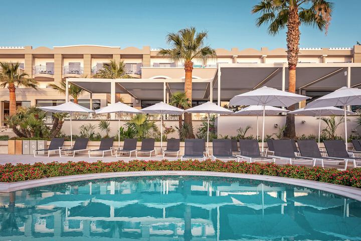 Hotel Pool