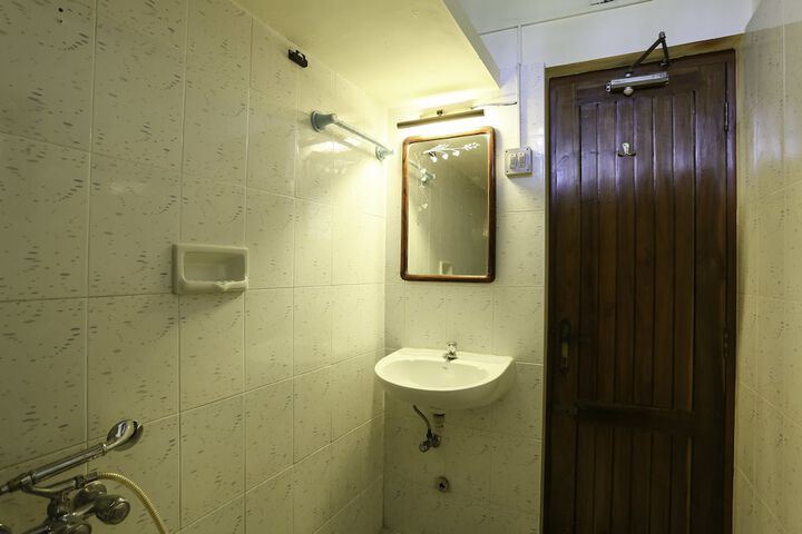 Room 25 of 41