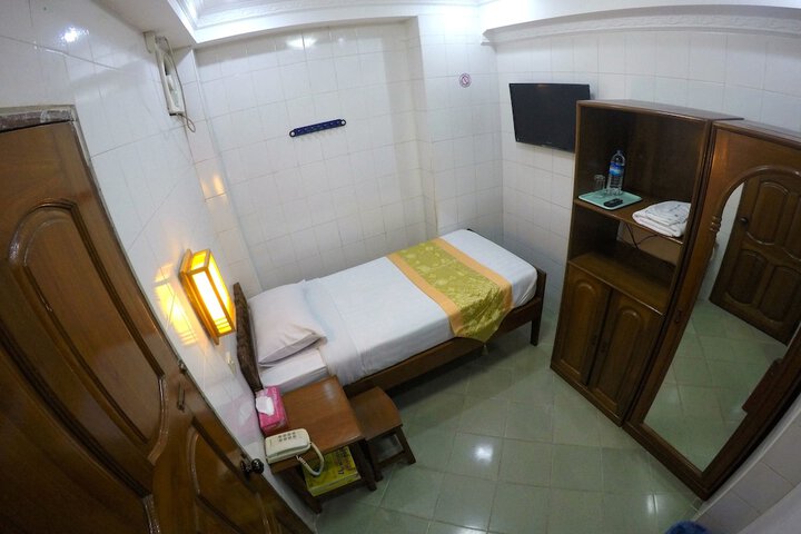Room 13 of 34