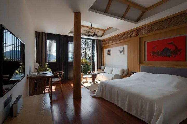 Room 10 of 105