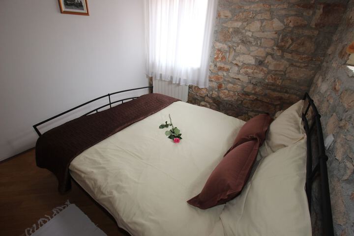 Room 2 of 57