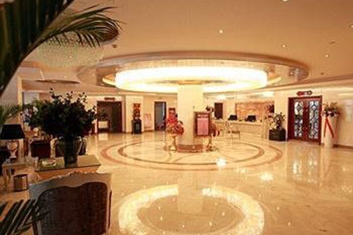 Ballroom/Hall 9 of 12