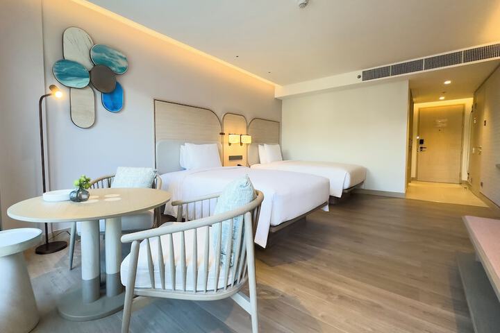 Room 44 of 210