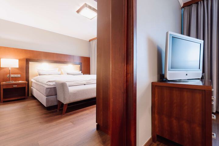 Room 48 of 102