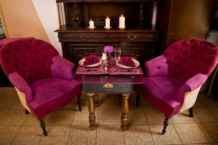 Lounge 34 of 40