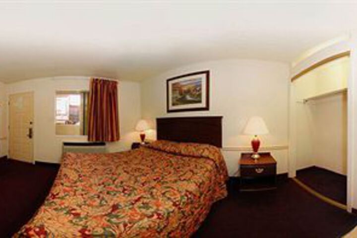 Room 3 of 7