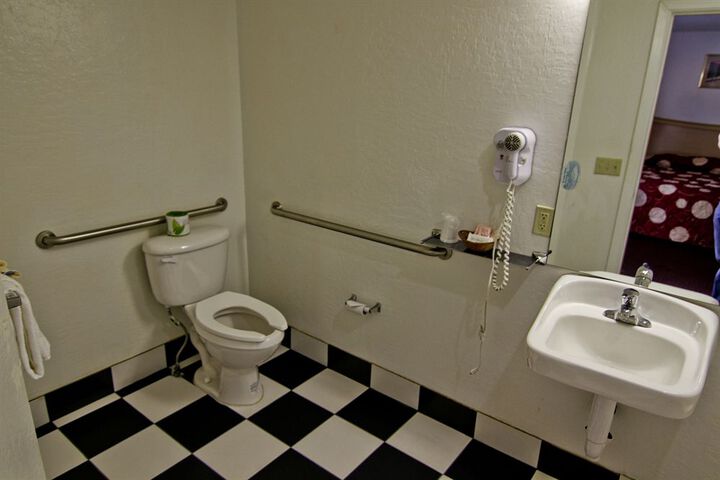 Room 15 of 26