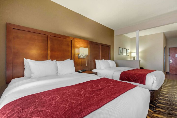 Suite King Bed Accessible (25 of 25)