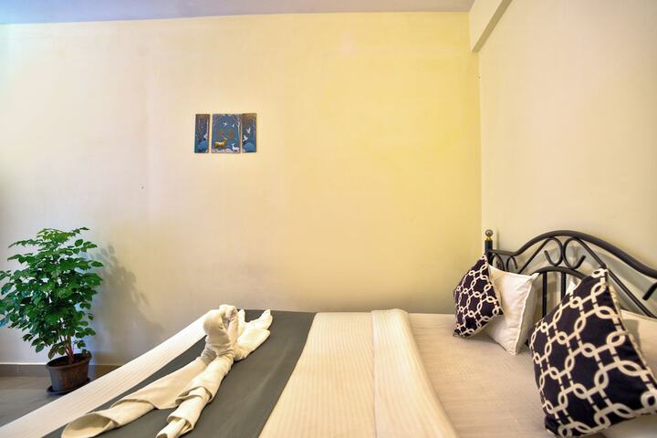 Room 11 of 33