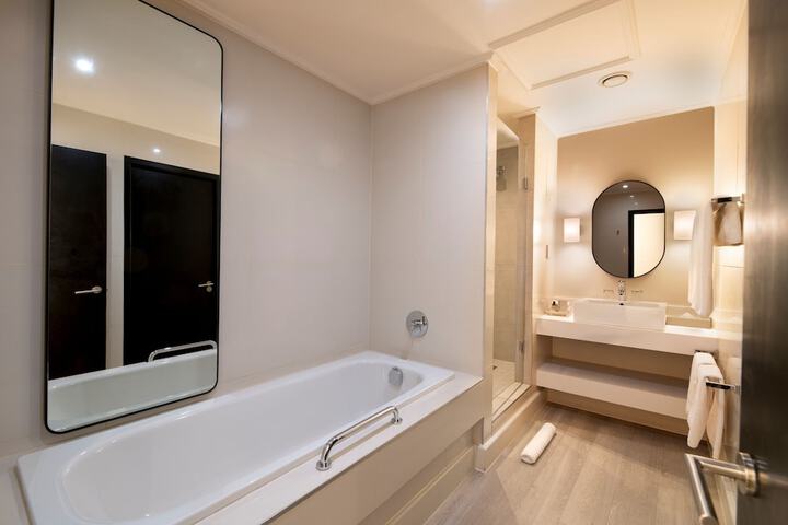 Room 33 of 73