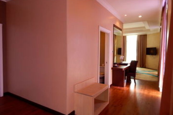 Room 9 of 39
