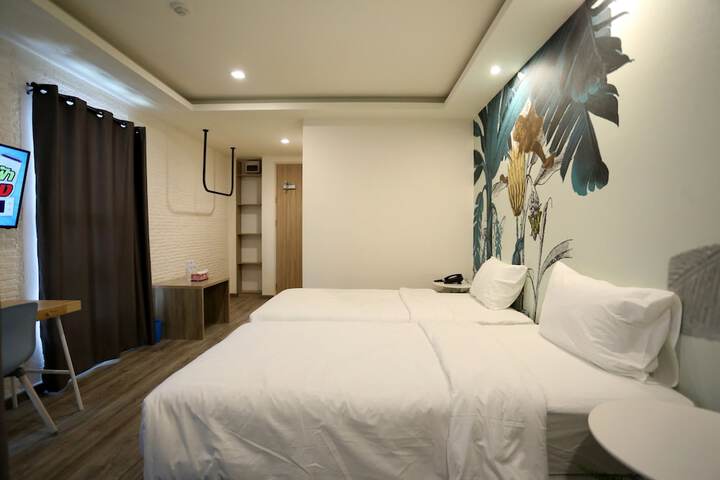 Room 13 of 112