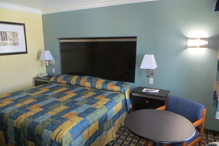 Room 8 of 26