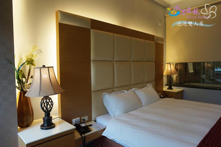 Room 8 of 12