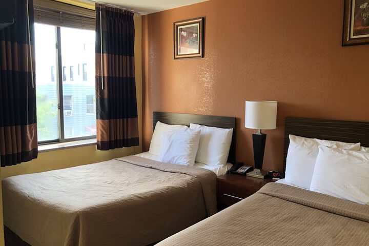2 Double Beds (1 of 12)