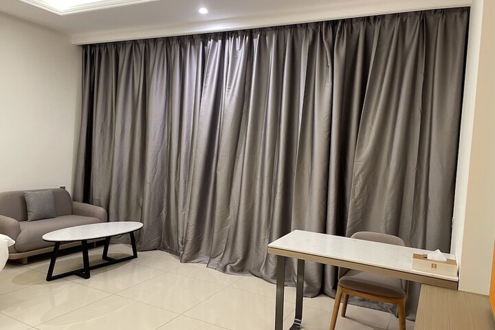 Room 11 of 28