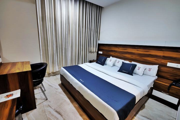 Room 6 of 27
