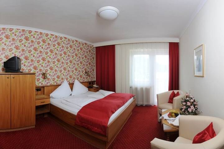 Room 8 of 25