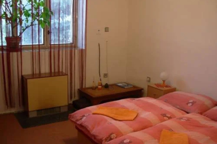 Room 2 of 13