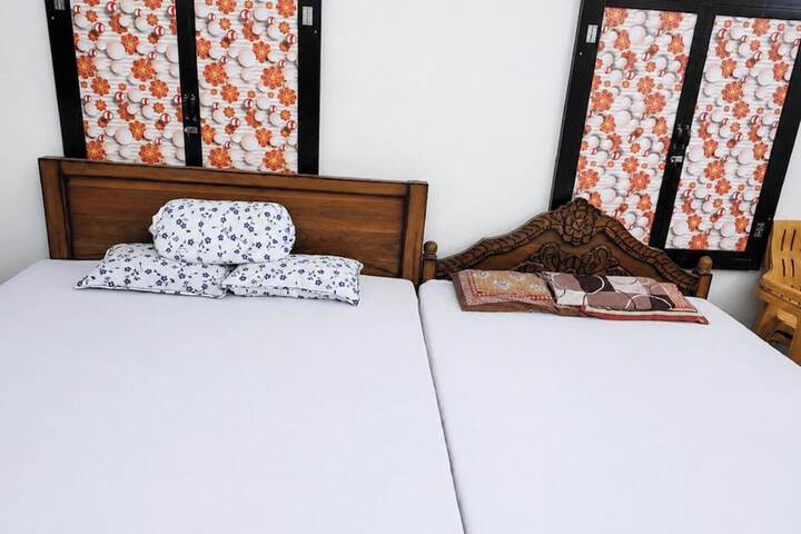 Room 5 of 11