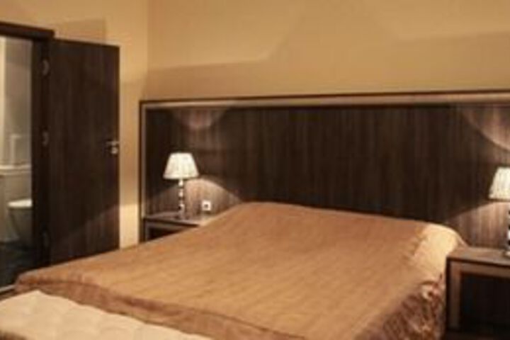 Room 14 of 28