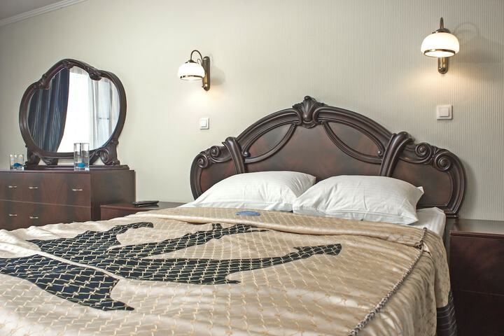 Room 11 of 37