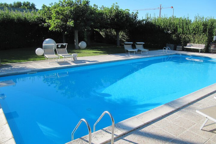 Hotel Pool