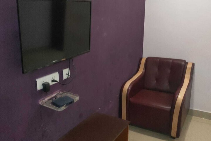 Room 17 of 34