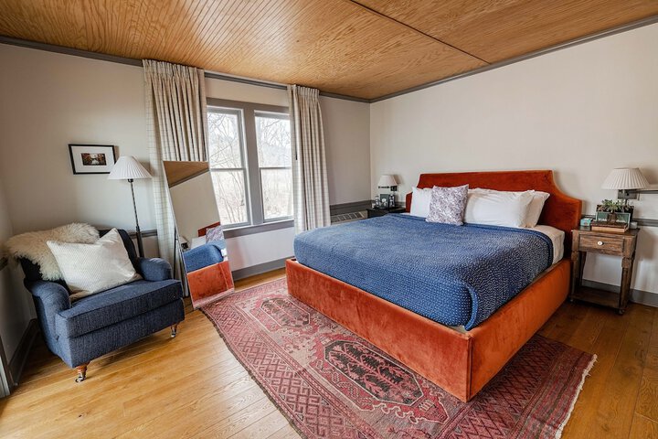 Room 10 of 76