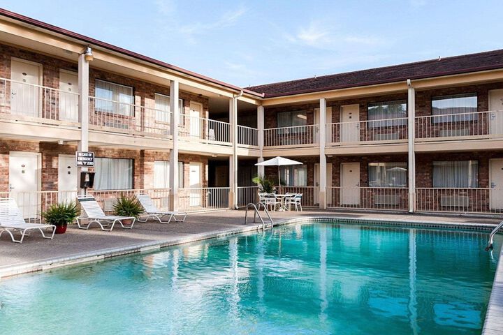 Pool Hotel